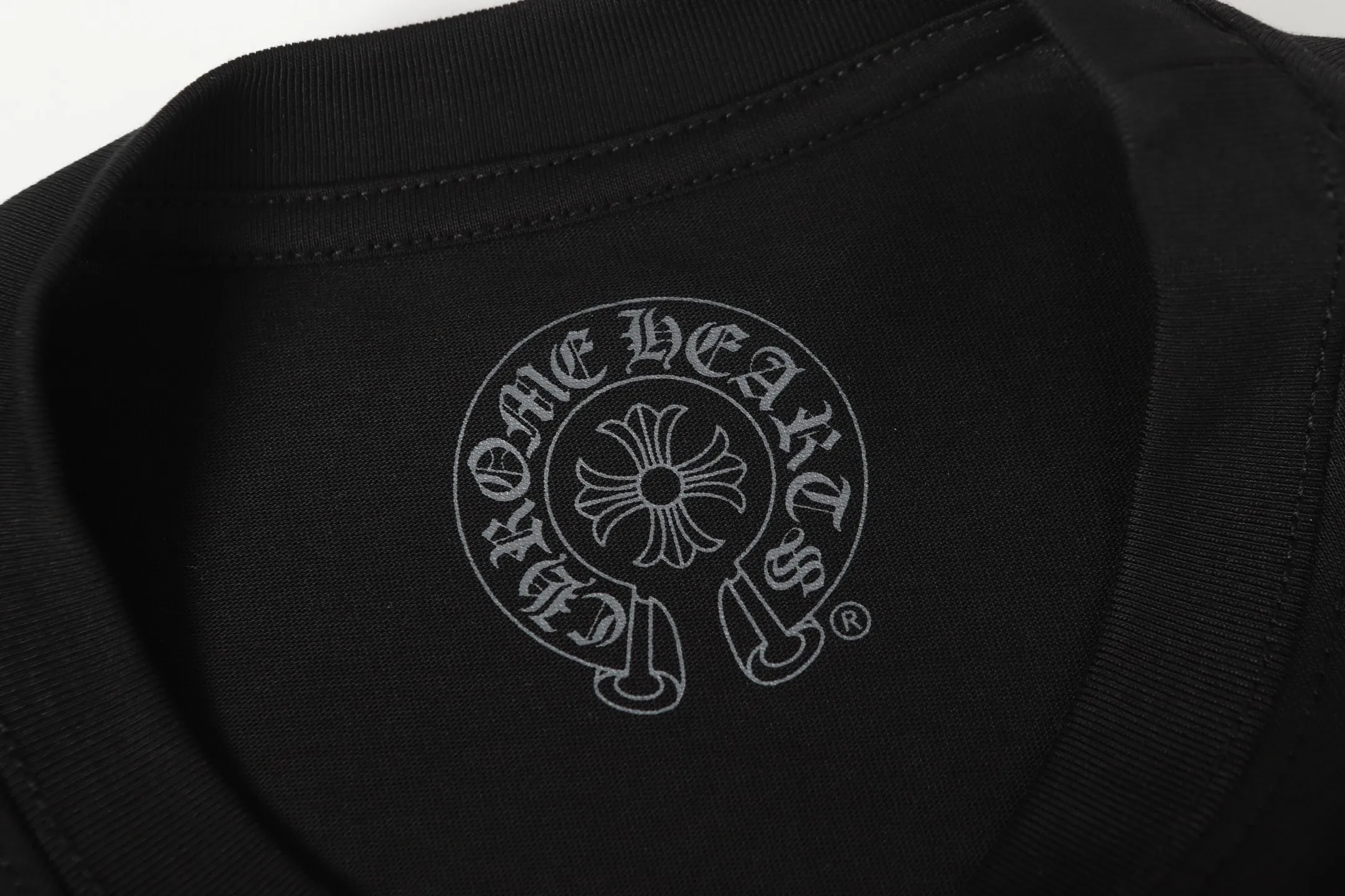 P150 2125 style -Chrome Hearts/Chrome Hearts Hong Kong limited Sanskrit letter printed long-sleeved T-shirt -High weight, high density and high quality. The wool is soft, delicate and skin-friendly. It feels soft and silky. It has excellent warmth and skin-friendly properties.